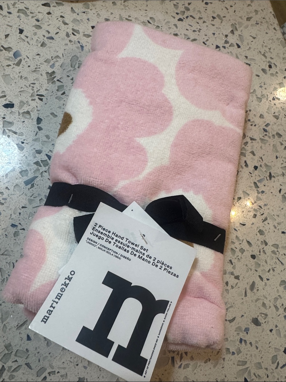 Marimekko Pink & White Unikko Floral Towel Set 2 nwt